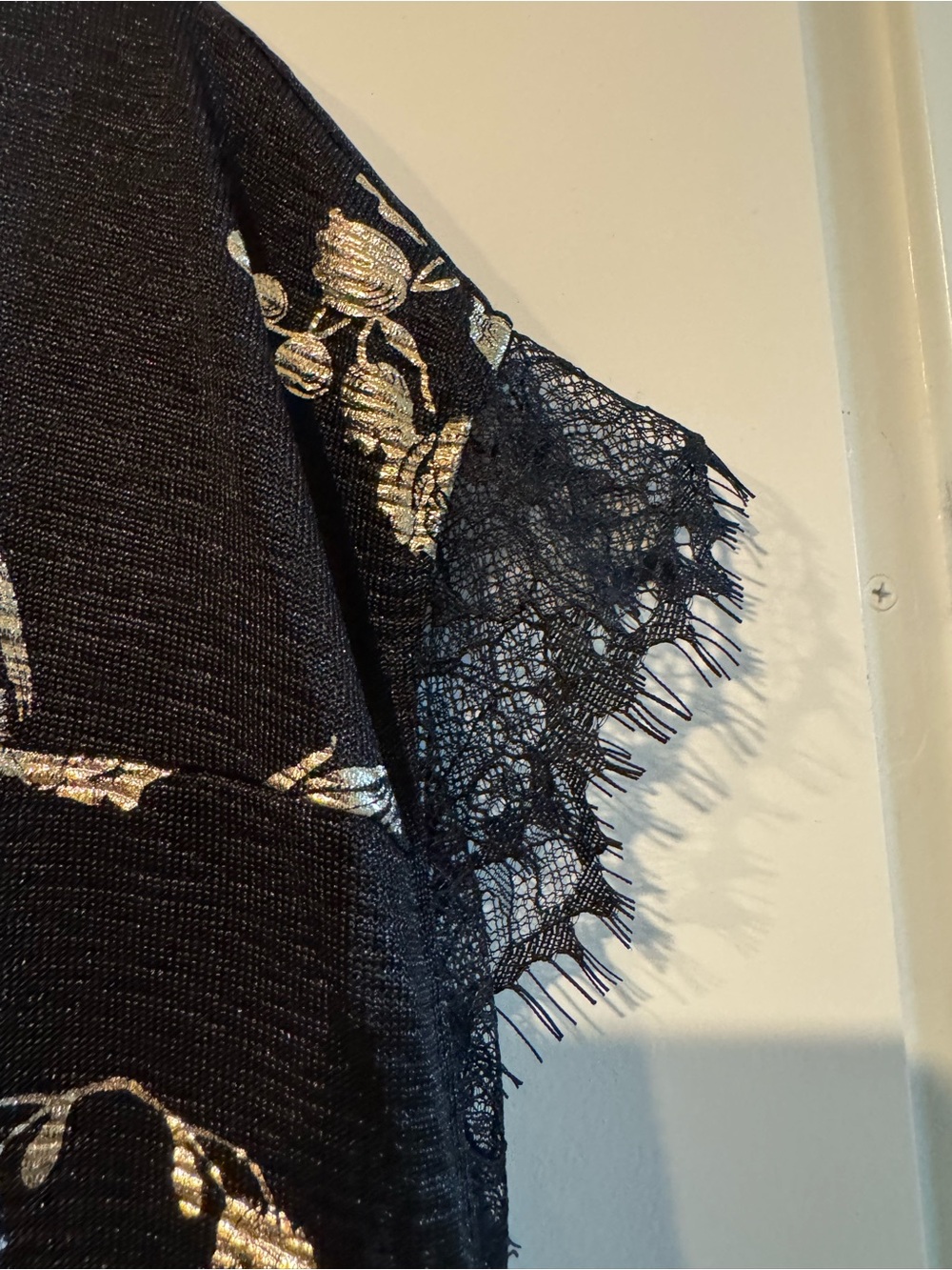 LuLaRoe Grace -Black with gold Metallic Floral Short Sleeve Tunic - Picture 4 of 4